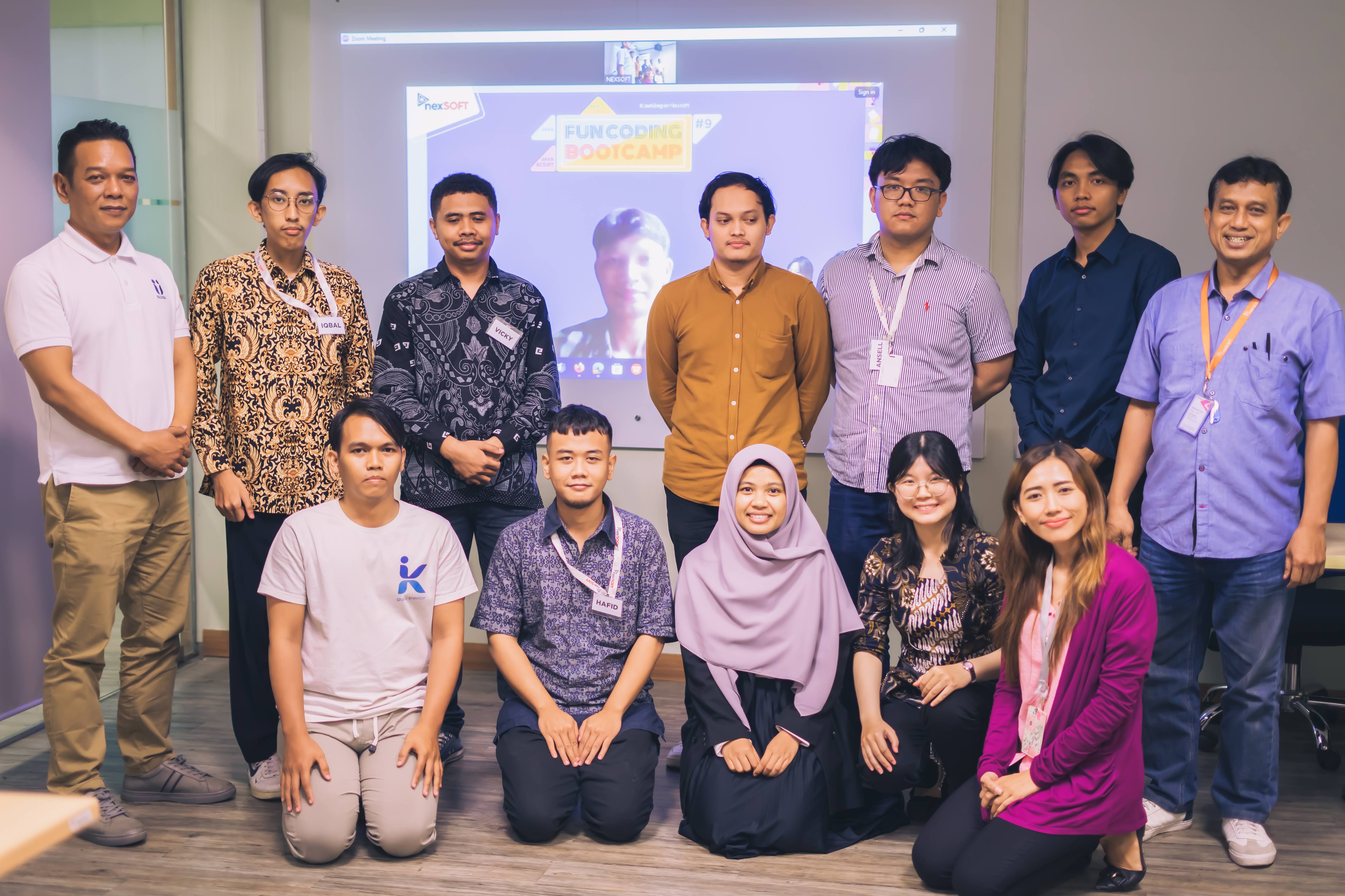foto bersama peserta boothcamp coding